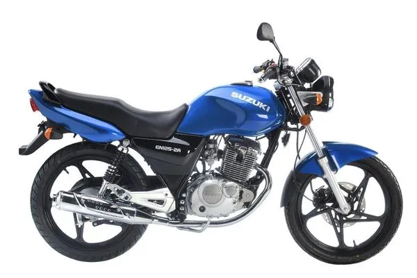 Moto Suzuki EN 125 color azul y negro